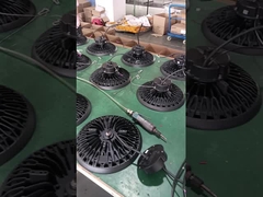 L' UFO del magazzino LED High Bay Lights 5000k 6000K Risparmio energetico