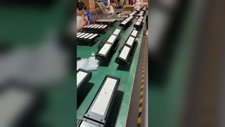 Luci da stadio MeanWell ELG 250W LED con efficienza 130lm/w e grado di impermeabilità IP65 per esterni