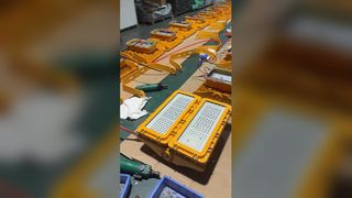 Presentiamo l'illuminazione industriale a prova di esplosione a LED industriale per esterni IP65 con alloggiamento in lega di alluminio