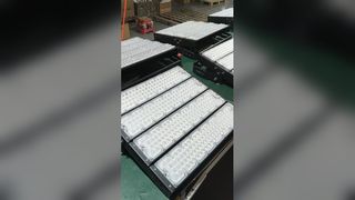 Illuminazione da stadio a LED modulare con luce di inondazione a lunga durata e ad alto rendimento