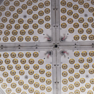 Illuminazione IP66 a LED impermeabile con temperatura di colore 3000-6500K e durata di vita di 50.000 ore per palestra all'aperto