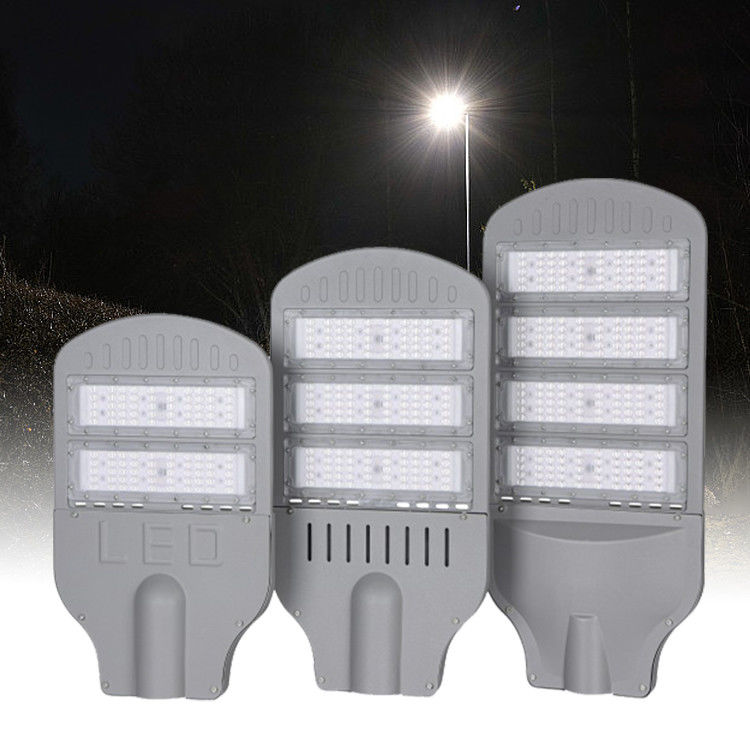 Luce stradale a LED ad alta luminosità con protezione IP65 e staffa regolabile per illuminazione stradale esterna