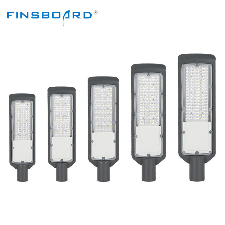 Lampada stradale a LED impermeabile IP66 con efficienza luminosa della lampada di 125 lm/W e tensione di ingresso AC 85-265V per l'illuminazione di autostrade esterne