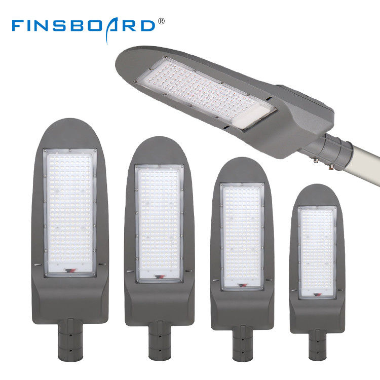 Lampione stradale a LED impermeabile IP66 con temperatura colore 3000-6500K e alta emissione luminosa per illuminazione stradale esterna