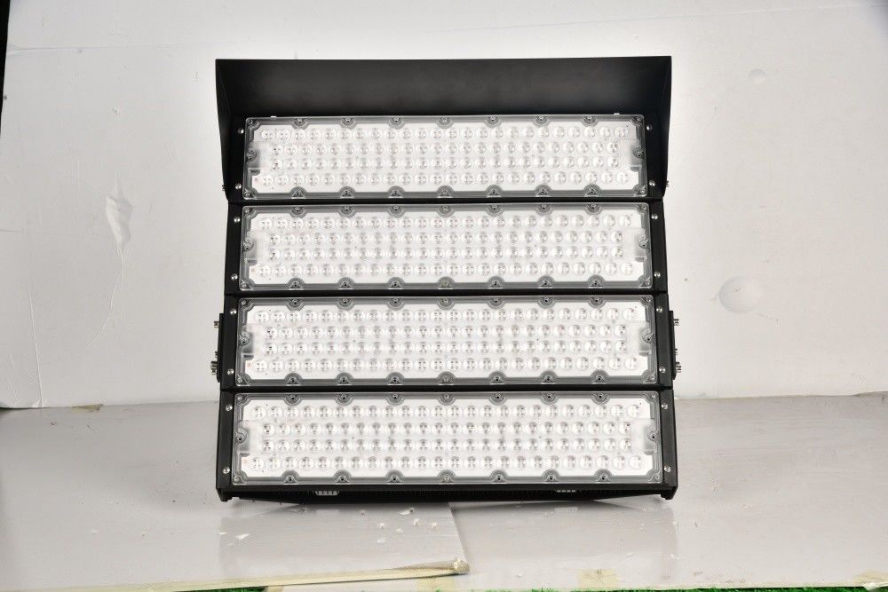 Faretto a LED ad alta potenza IP65 impermeabile con durata di 50.000 ore e angolo del fascio regolabile per stadi