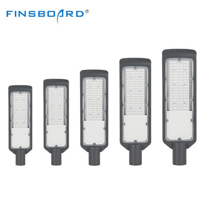 Lampada stradale a LED impermeabile IP66 con efficienza luminosa della lampada di 125 lm/W e tensione di ingresso AC 85-265V per l'illuminazione di autostrade esterne